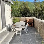 Casa Indipendente Con Camino E Mansarda.