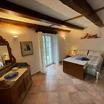 Casa Indipendente Con Camino E Mansarda. Сasa de vacaciones Re