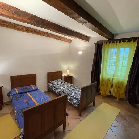 Casa Indipendente Con Camino E Mansarda. * Re