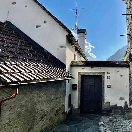 Casa Indipendente Con Camino E Mansarda.