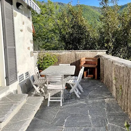 Casa Indipendente Con Camino E Mansarda.