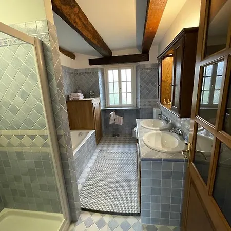 Vakantiehuis Casa Indipendente Con Camino E Mansarda. *