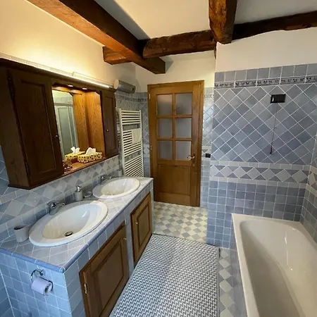 Ferienhaus Casa Indipendente Con Camino E Mansarda. Re