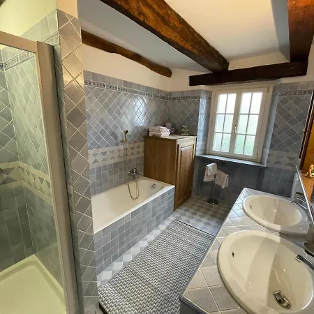 Casa Indipendente Con Camino E Mansarda. Re