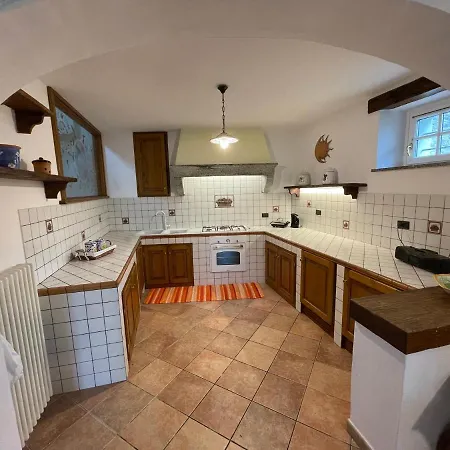 Casa Indipendente Con Camino E Mansarda. *