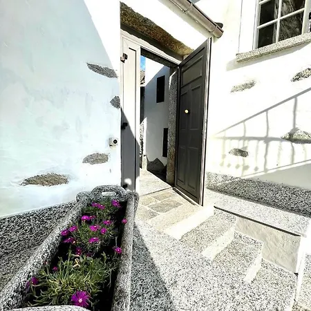 Vakantiehuis Casa Indipendente Con Camino E Mansarda.