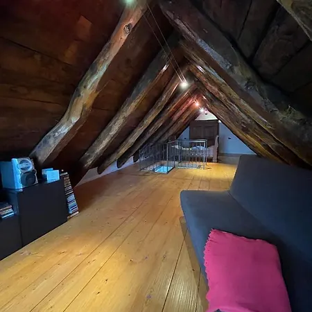 Casa Indipendente Con Camino E Mansarda. Ferienhaus Re