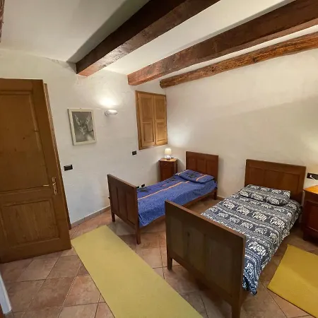 Vakantiehuis Casa Indipendente Con Camino E Mansarda. *