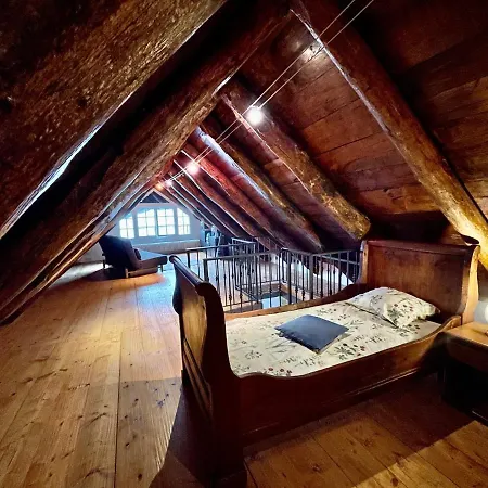 Casa Indipendente Con Camino E Mansarda. Re