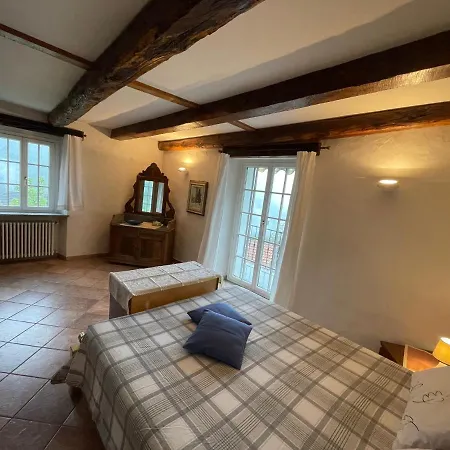 Casa Indipendente Con Camino E Mansarda. *