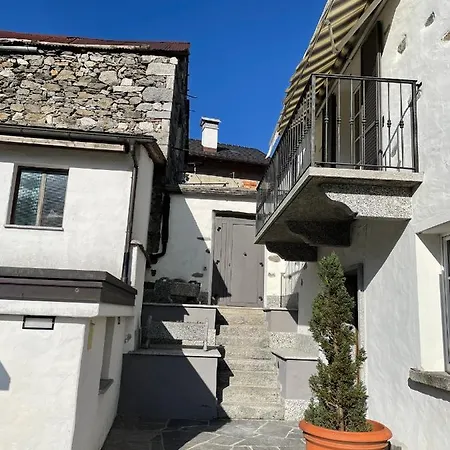 Vakantiehuis Casa Indipendente Con Camino E Mansarda. *