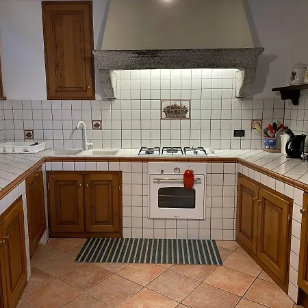 Casa Indipendente Con Camino E Mansarda. *