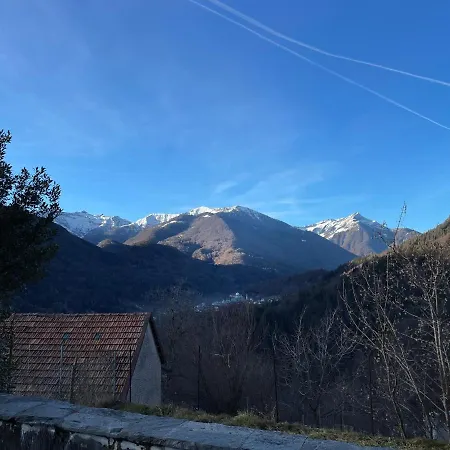 Casa Indipendente Con Camino E Mansarda. Re