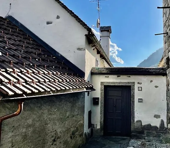 Casa Indipendente Con Camino E Mansarda.