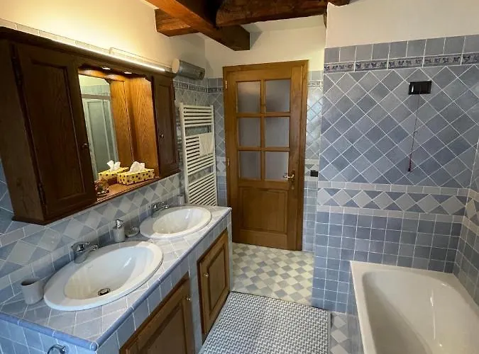 Σπίτι διακοπών Casa Indipendente Con Camino E Mansarda. Re