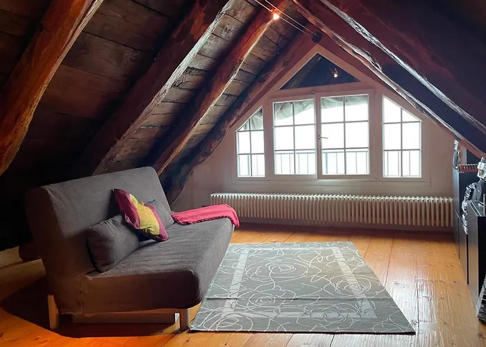 Casa Indipendente Con Camino E Mansarda. * Re