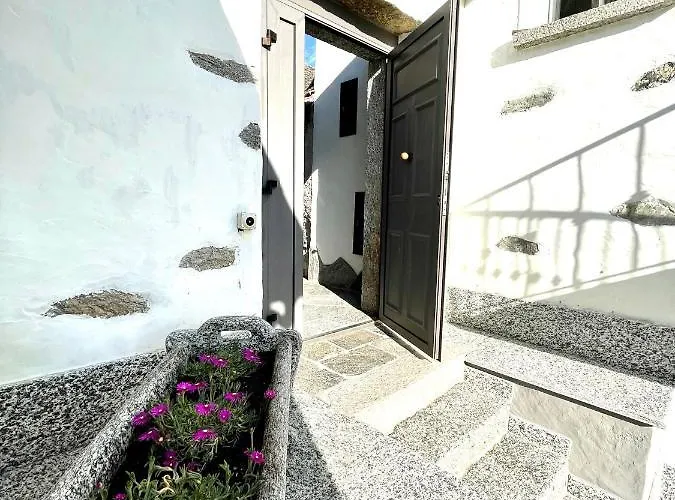 בית נופש Casa Indipendente Con Camino E Mansarda.