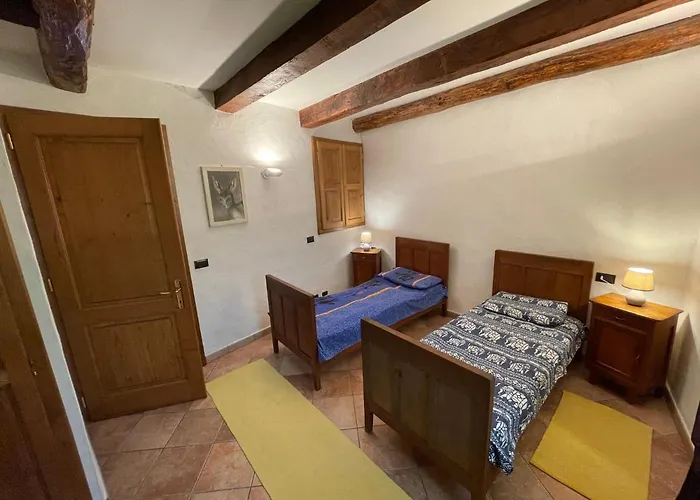 בית נופש Casa Indipendente Con Camino E Mansarda. *