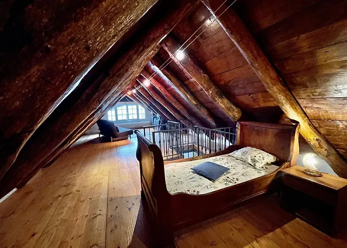 Casa Indipendente Con Camino E Mansarda. Re