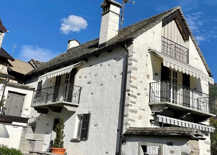Σπίτι διακοπών Casa Indipendente Con Camino E Mansarda. Re