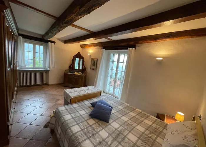 Casa Indipendente Con Camino E Mansarda. *