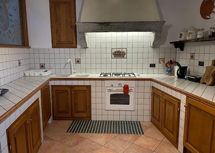 Casa Indipendente Con Camino E Mansarda. *