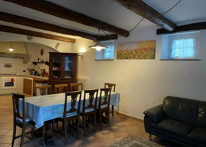 בית נופש Casa Indipendente Con Camino E Mansarda. *