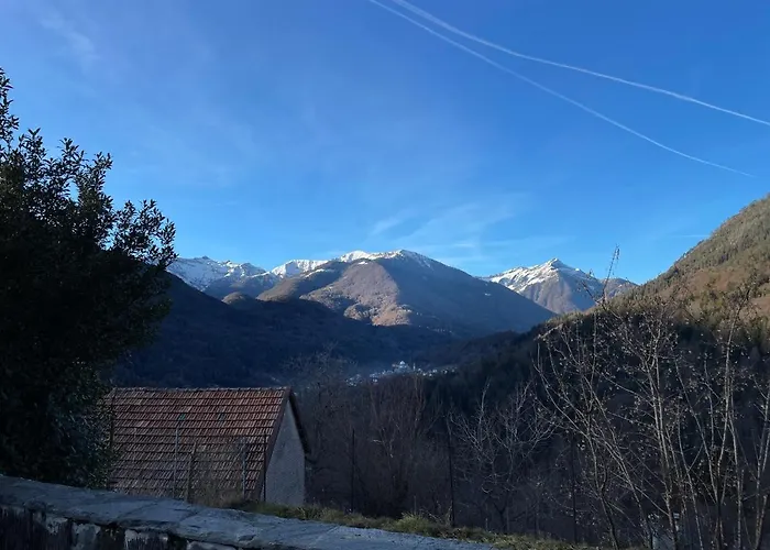Casa Indipendente Con Camino E Mansarda. Re